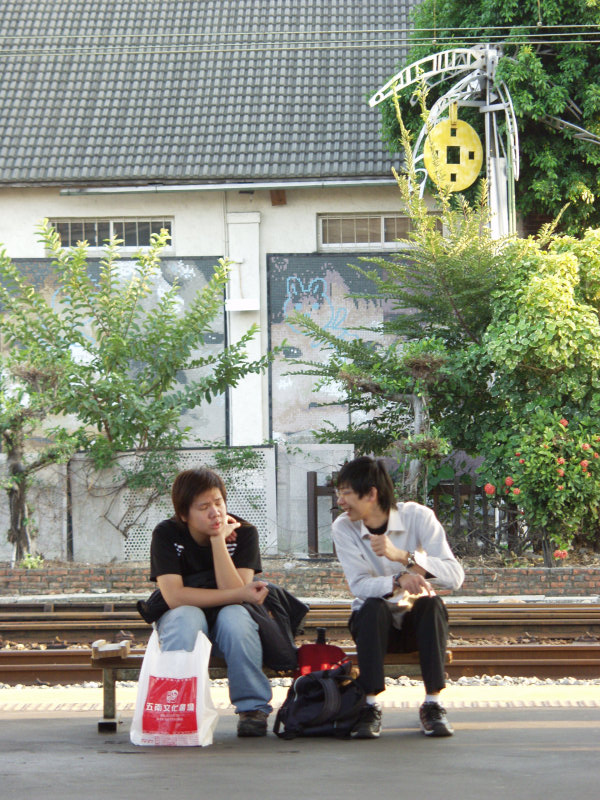 台灣鐵路旅遊攝影台中火車站月台景物篇公共藝術-林煌迪-阿貓一族攝影照片161