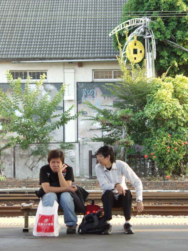 台灣鐵路旅遊攝影台中火車站月台景物篇公共藝術-林煌迪-阿貓一族攝影照片162