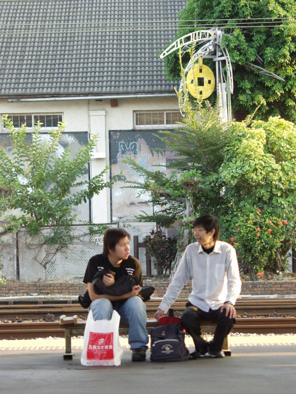 台灣鐵路旅遊攝影台中火車站月台景物篇公共藝術-林煌迪-阿貓一族攝影照片163