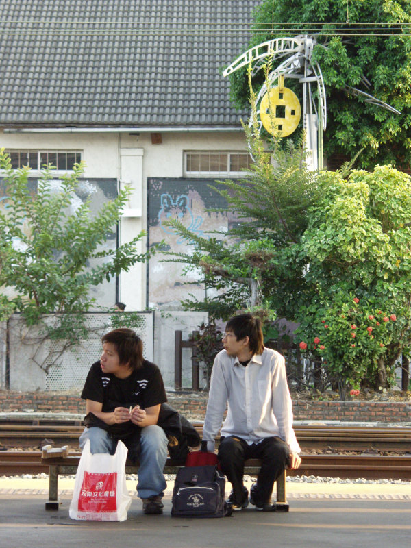 台灣鐵路旅遊攝影台中火車站月台景物篇公共藝術-林煌迪-阿貓一族攝影照片164