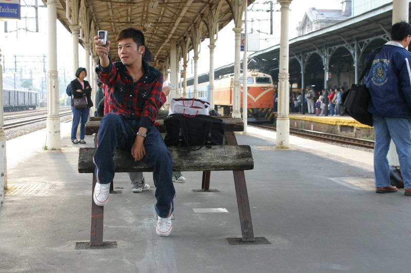台灣鐵路旅遊攝影台中火車站月台景物篇公共藝術-林維訓-鐵道星情攝影照片9