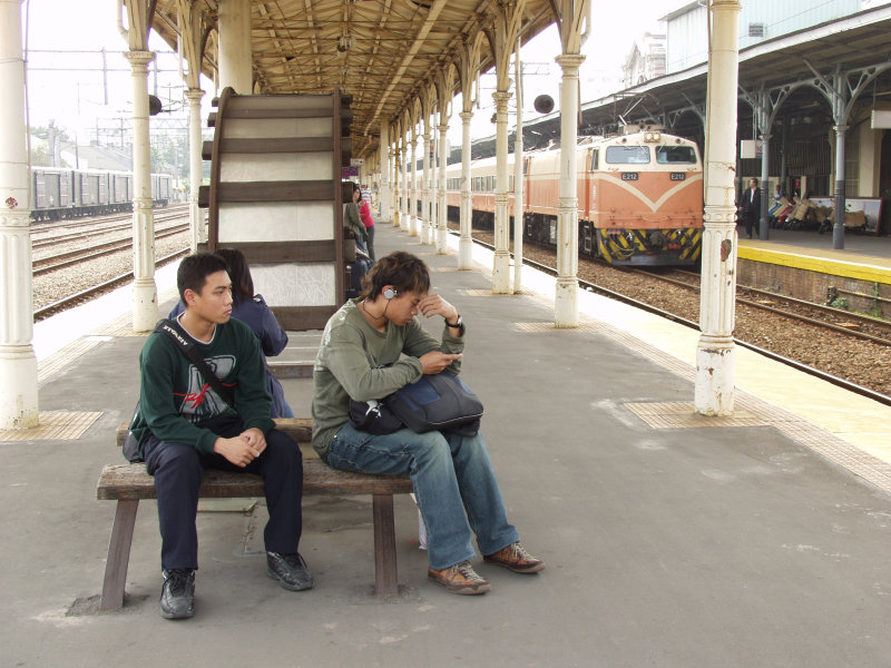 台灣鐵路旅遊攝影台中火車站月台景物篇公共藝術-林維訓-鐵道星情攝影照片44