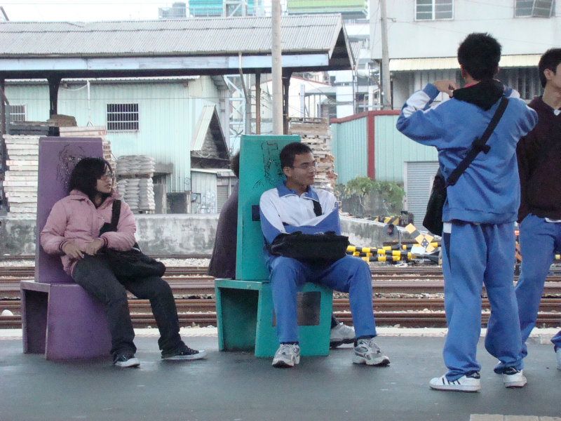 台灣鐵路旅遊攝影台中火車站月台景物篇公共藝術-邱建銘-雕刻時光-II區攝影照片129