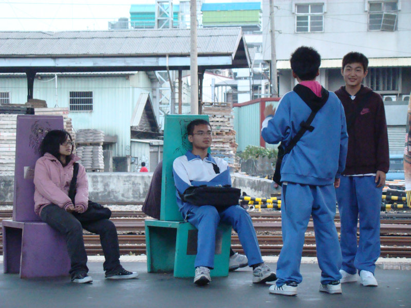 台灣鐵路旅遊攝影台中火車站月台景物篇公共藝術-邱建銘-雕刻時光-II區攝影照片132