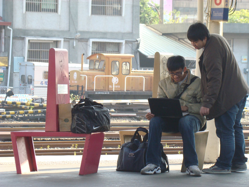 台灣鐵路旅遊攝影台中火車站月台景物篇公共藝術-邱建銘-雕刻時光-II區攝影照片171