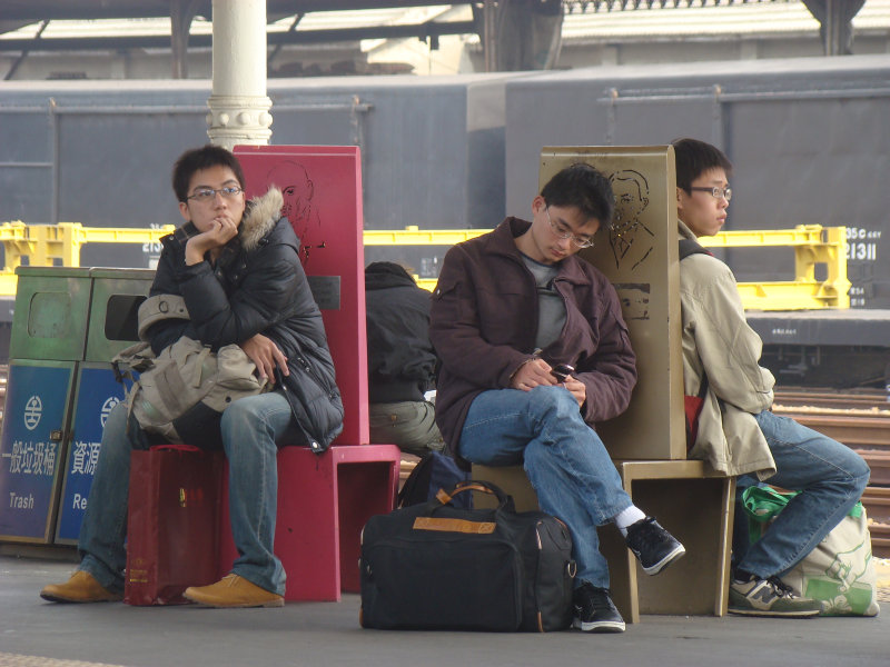 台灣鐵路旅遊攝影台中火車站月台景物篇公共藝術-邱建銘-雕刻時光-II區攝影照片363