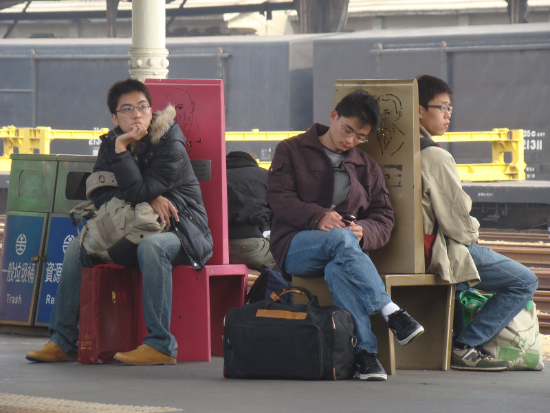 台灣鐵路旅遊攝影台中火車站月台景物篇公共藝術-邱建銘-雕刻時光-II區攝影照片364