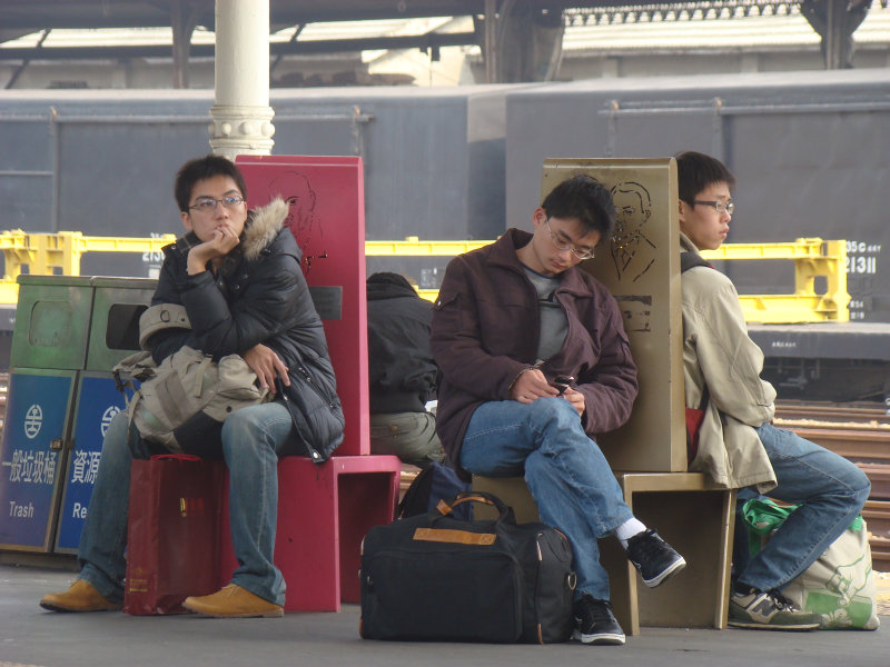 台灣鐵路旅遊攝影台中火車站月台景物篇公共藝術-邱建銘-雕刻時光-II區攝影照片365