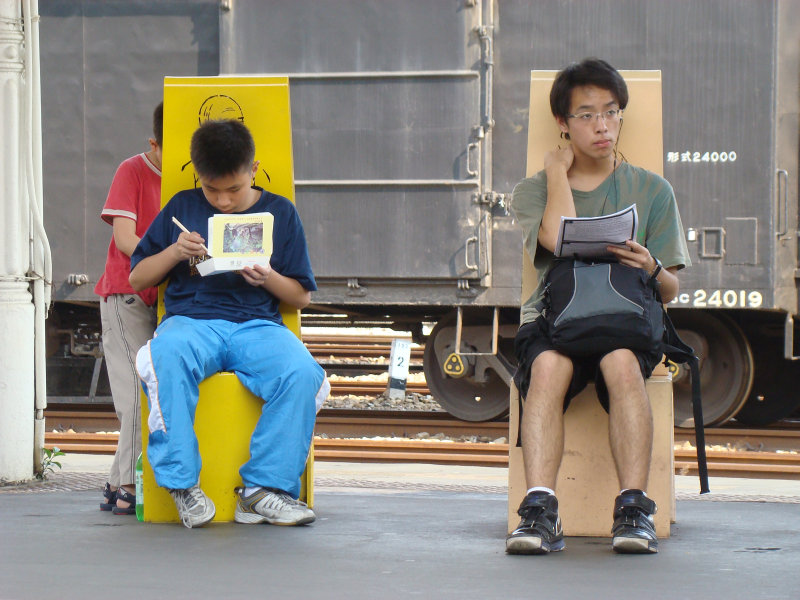 台灣鐵路旅遊攝影台中火車站月台景物篇公共藝術-邱建銘-雕刻時光-II區攝影照片534