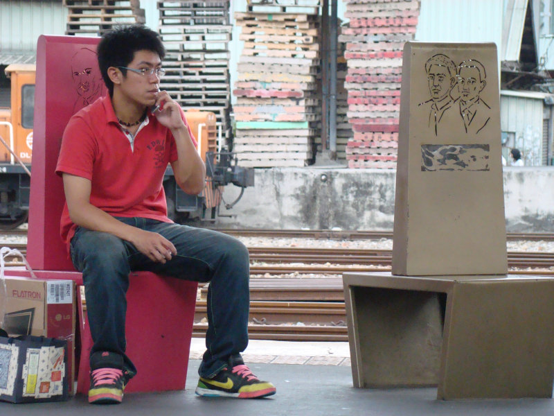 台灣鐵路旅遊攝影台中火車站月台景物篇公共藝術-邱建銘-雕刻時光攝影照片10
