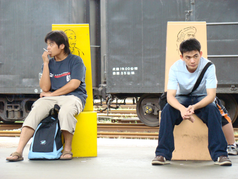 台灣鐵路旅遊攝影台中火車站月台景物篇公共藝術-邱建銘-雕刻時光攝影照片16