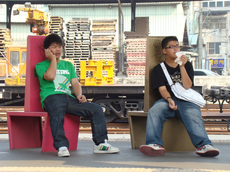 台灣鐵路旅遊攝影台中火車站月台景物篇公共藝術-邱建銘-雕刻時光攝影照片34