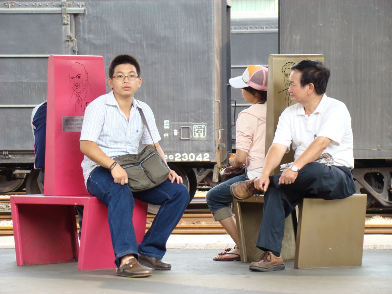 台灣鐵路旅遊攝影台中火車站月台景物篇公共藝術-邱建銘-雕刻時光攝影照片94