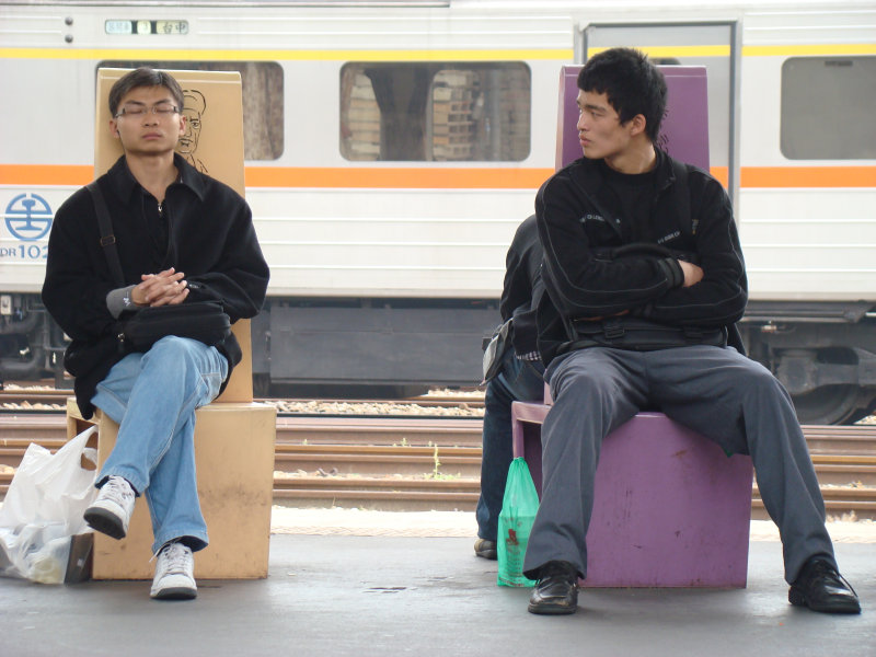 台灣鐵路旅遊攝影台中火車站月台景物篇公共藝術-邱建銘-雕刻時光攝影照片187