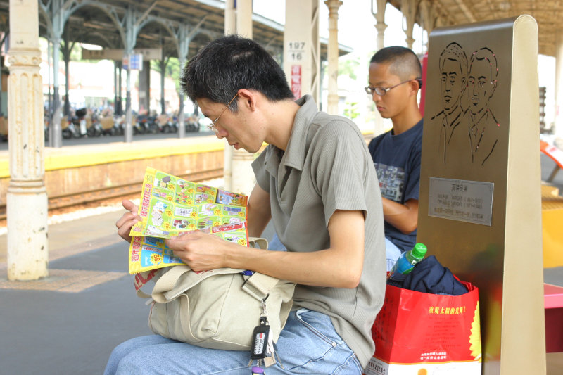 台灣鐵路旅遊攝影台中火車站月台景物篇公共藝術-邱建銘-雕刻時光攝影照片347