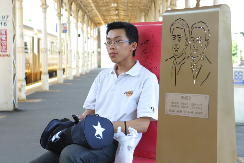 台灣鐵路旅遊攝影台中火車站月台景物篇公共藝術-邱建銘-雕刻時光攝影照片360