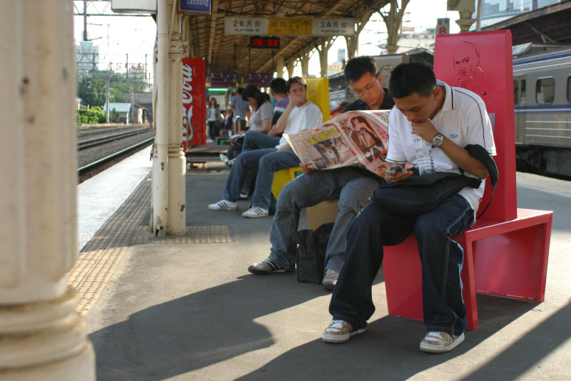 台灣鐵路旅遊攝影台中火車站月台景物篇公共藝術-邱建銘-雕刻時光攝影照片363