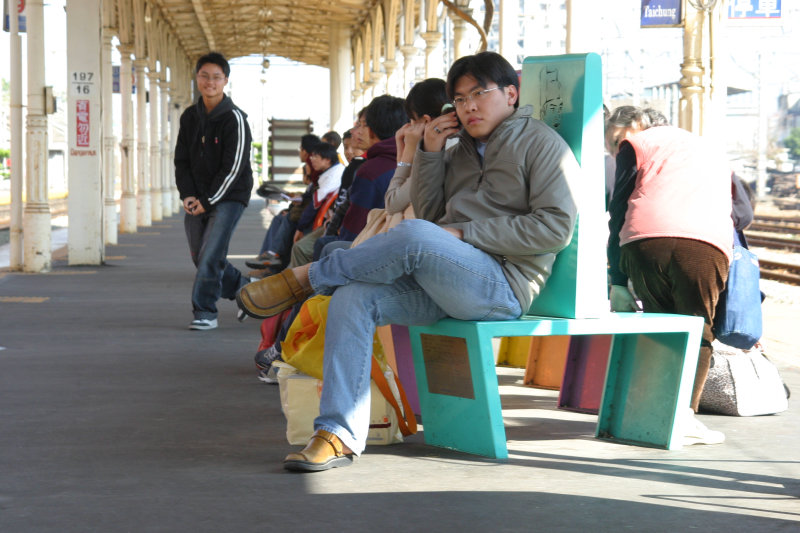 台灣鐵路旅遊攝影台中火車站月台景物篇公共藝術-邱建銘-雕刻時光攝影照片365