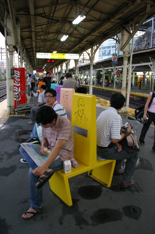 台灣鐵路旅遊攝影台中火車站月台景物篇公共藝術-邱建銘-雕刻時光攝影照片372