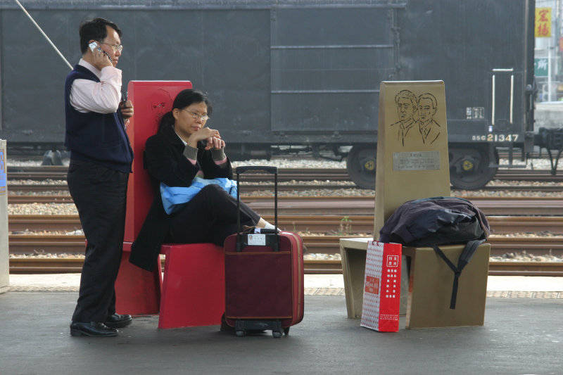 台灣鐵路旅遊攝影台中火車站月台景物篇公共藝術-邱建銘-雕刻時光攝影照片375