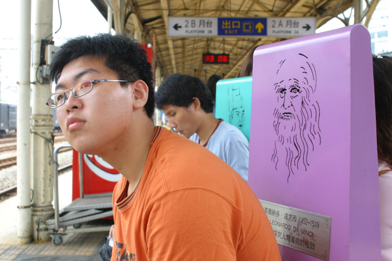 台灣鐵路旅遊攝影台中火車站月台景物篇公共藝術-邱建銘-雕刻時光攝影照片385