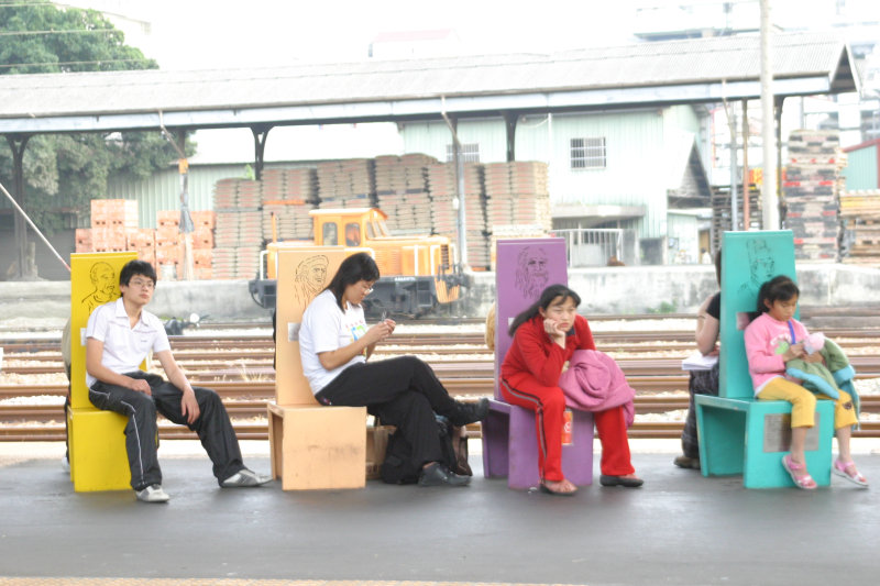 台灣鐵路旅遊攝影台中火車站月台景物篇公共藝術-邱建銘-雕刻時光攝影照片439