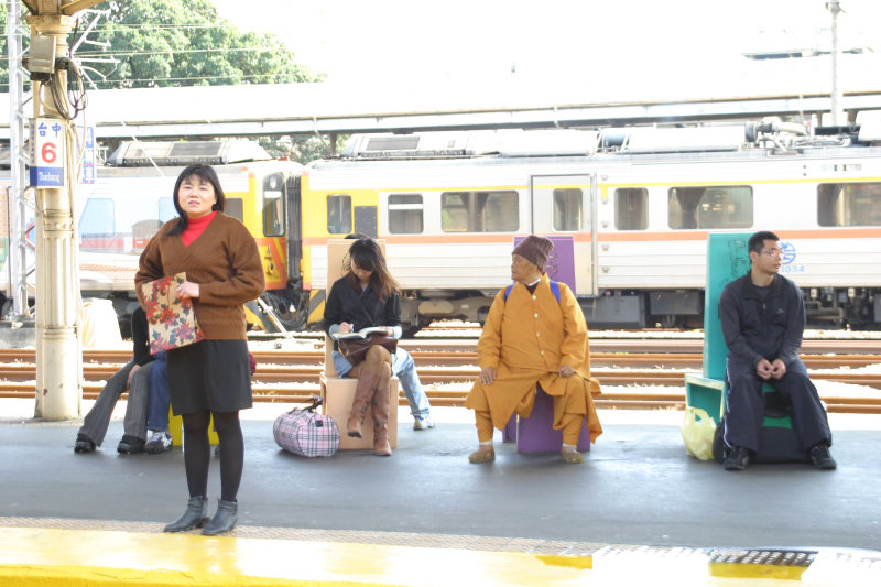 台灣鐵路旅遊攝影台中火車站月台景物篇公共藝術-邱建銘-雕刻時光攝影照片442