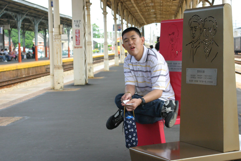 台灣鐵路旅遊攝影台中火車站月台景物篇公共藝術-邱建銘-雕刻時光攝影照片453