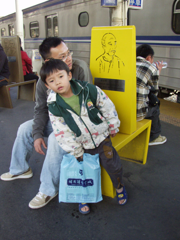 台灣鐵路旅遊攝影台中火車站月台景物篇公共藝術-邱建銘-雕刻時光攝影照片520