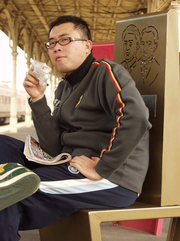 台灣鐵路旅遊攝影台中火車站月台景物篇公共藝術-邱建銘-雕刻時光攝影照片528