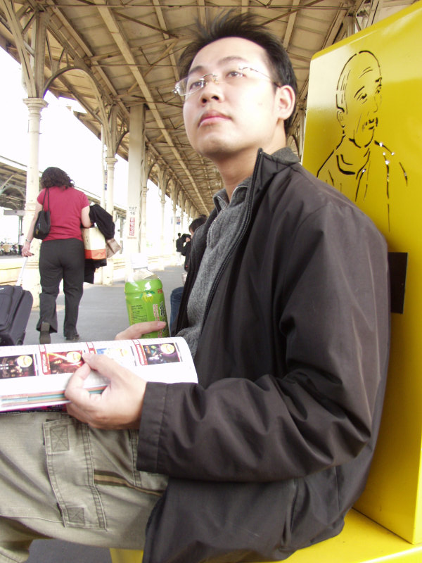 台灣鐵路旅遊攝影台中火車站月台景物篇公共藝術-邱建銘-雕刻時光攝影照片535
