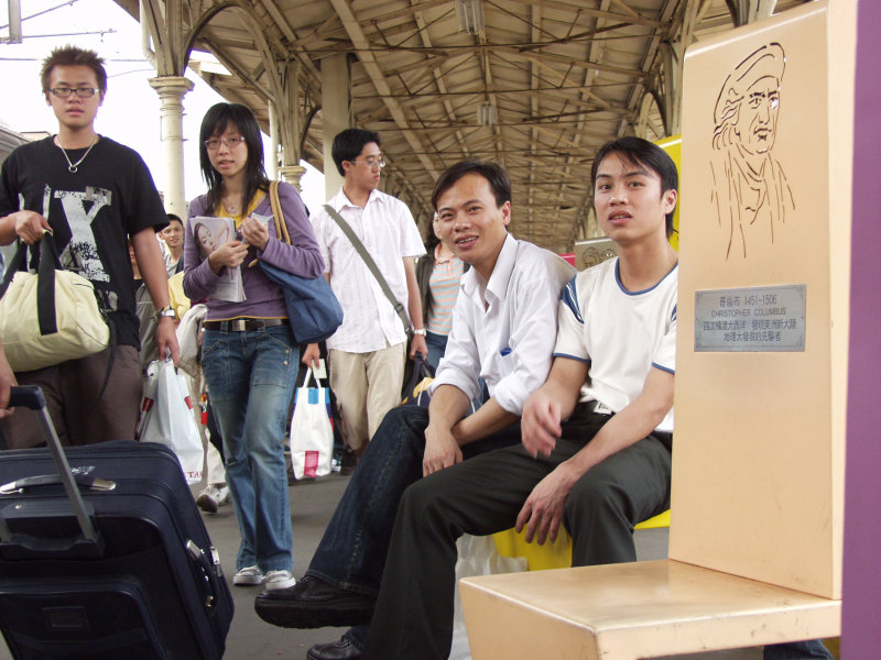 台灣鐵路旅遊攝影台中火車站月台景物篇公共藝術-邱建銘-雕刻時光攝影照片744