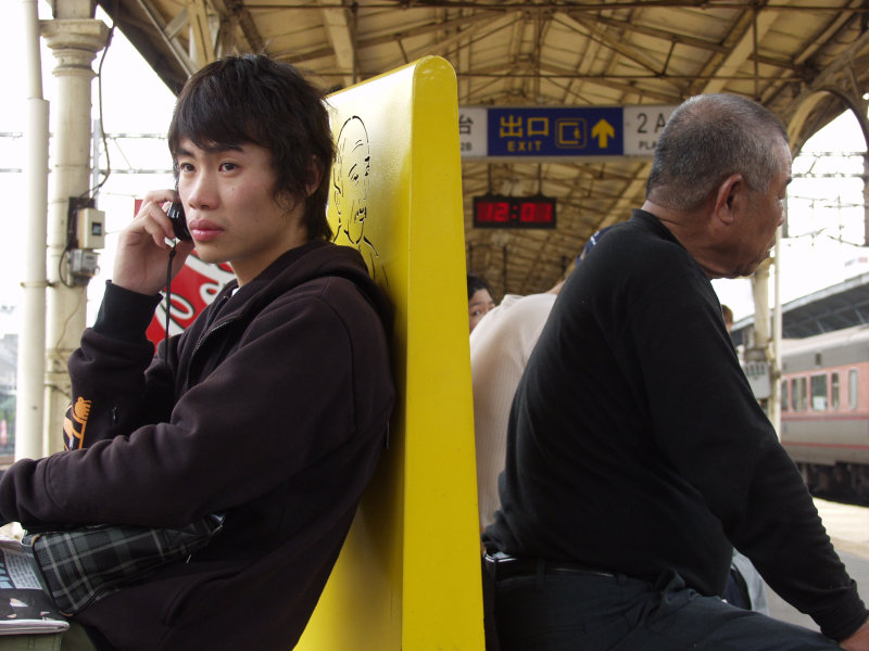 台灣鐵路旅遊攝影台中火車站月台景物篇公共藝術-邱建銘-雕刻時光攝影照片764