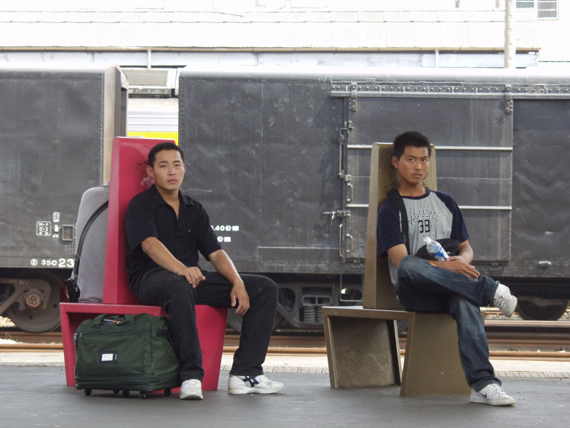 台灣鐵路旅遊攝影台中火車站月台景物篇公共藝術-邱建銘-雕刻時光攝影照片790