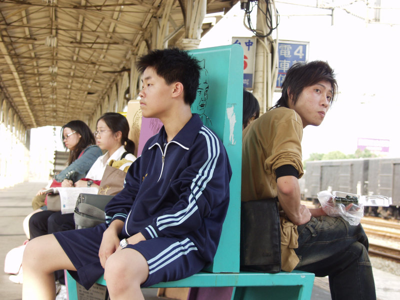 台灣鐵路旅遊攝影台中火車站月台景物篇公共藝術-邱建銘-雕刻時光攝影照片805