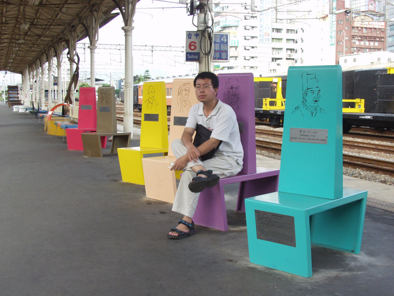 台灣鐵路旅遊攝影台中火車站月台景物篇公共藝術-邱建銘-雕刻時光攝影照片807