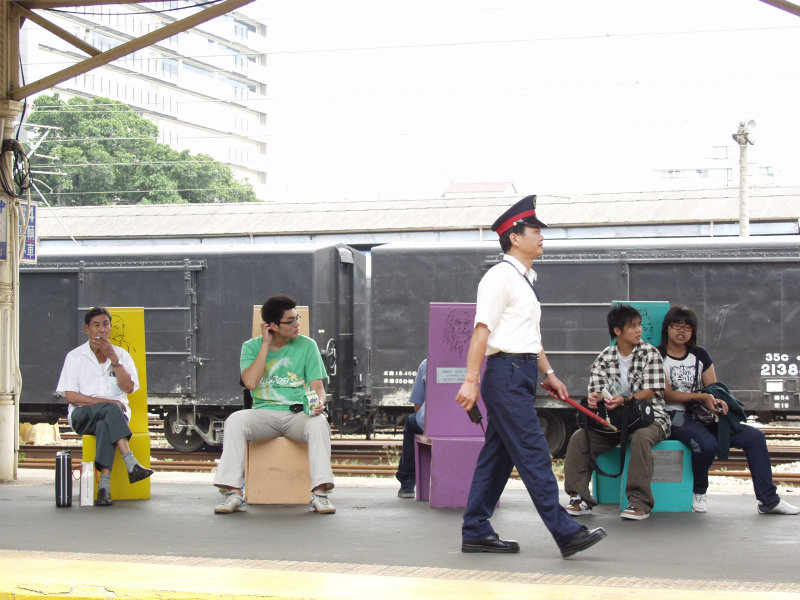 台灣鐵路旅遊攝影台中火車站月台景物篇公共藝術-邱建銘-雕刻時光攝影照片812