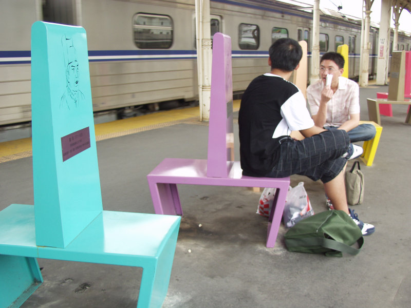 台灣鐵路旅遊攝影台中火車站月台景物篇公共藝術-邱建銘-雕刻時光攝影照片826