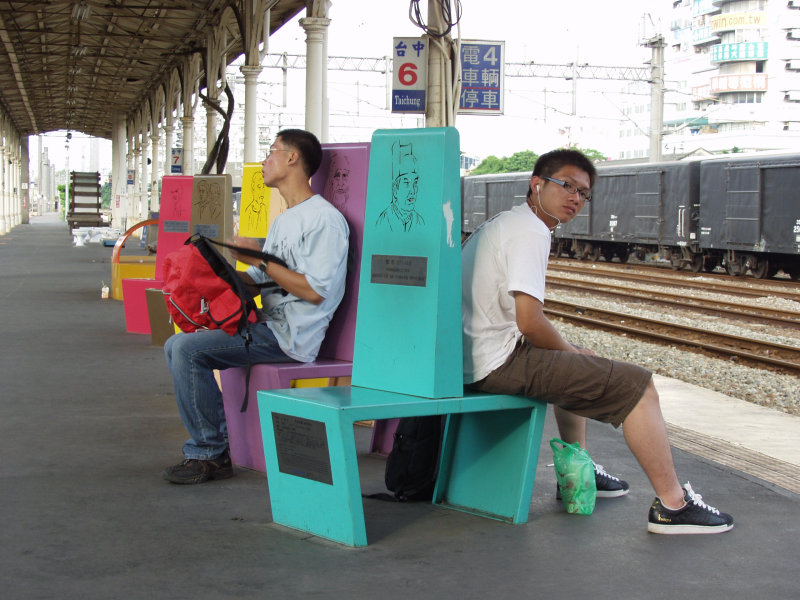 台灣鐵路旅遊攝影台中火車站月台景物篇公共藝術-邱建銘-雕刻時光攝影照片836