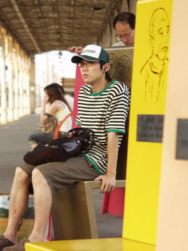 台灣鐵路旅遊攝影台中火車站月台景物篇公共藝術-邱建銘-雕刻時光攝影照片841