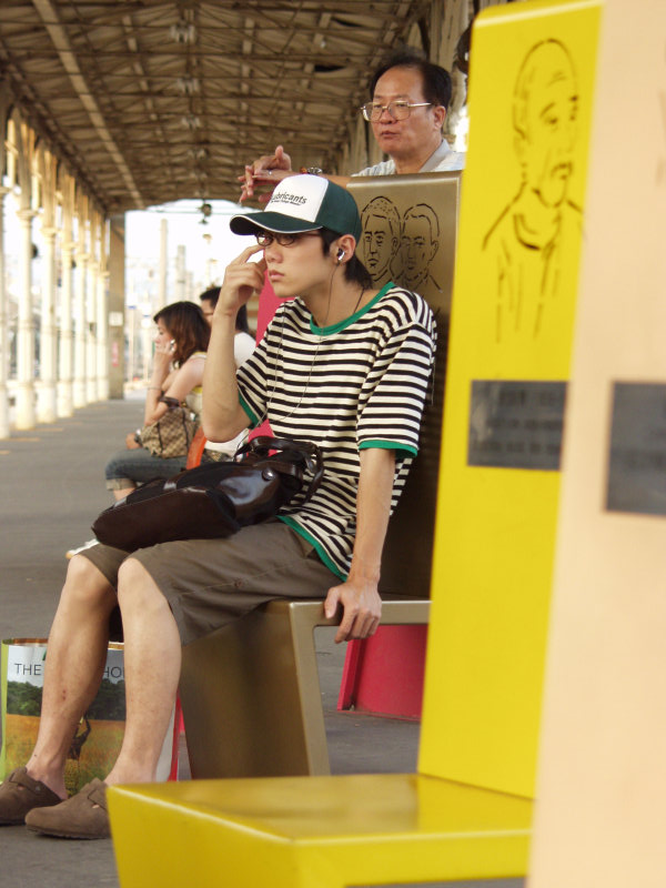 台灣鐵路旅遊攝影台中火車站月台景物篇公共藝術-邱建銘-雕刻時光攝影照片842