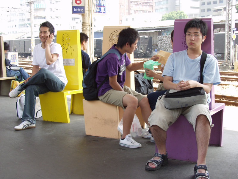 台灣鐵路旅遊攝影台中火車站月台景物篇公共藝術-邱建銘-雕刻時光攝影照片877