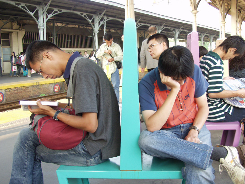 台灣鐵路旅遊攝影台中火車站月台景物篇公共藝術-邱建銘-雕刻時光攝影照片904