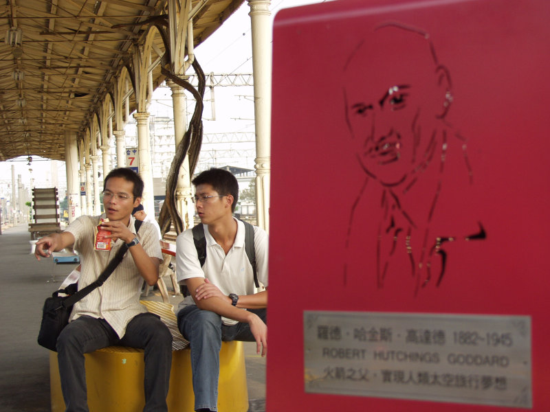 台灣鐵路旅遊攝影台中火車站月台景物篇公共藝術-邱建銘-雕刻時光攝影照片908