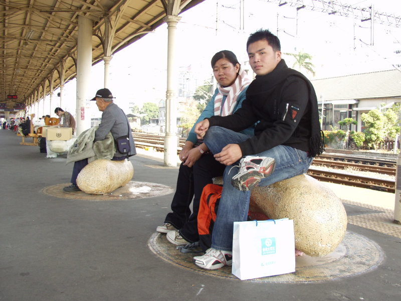 台灣鐵路旅遊攝影台中火車站月台景物篇公共藝術-鄧文貞-大腸包小腸攝影照片68