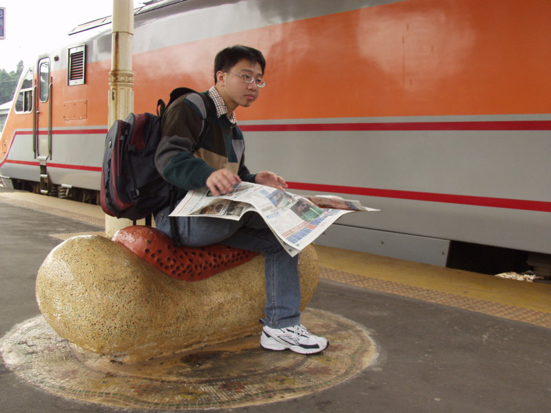 台灣鐵路旅遊攝影台中火車站月台景物篇公共藝術-鄧文貞-大腸包小腸攝影照片70