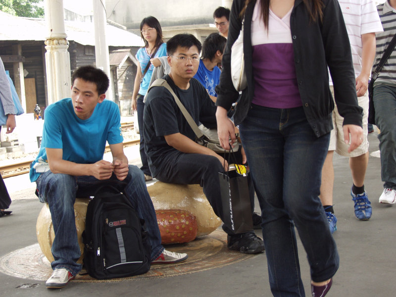 台灣鐵路旅遊攝影台中火車站月台景物篇公共藝術-鄧文貞-大腸包小腸攝影照片82