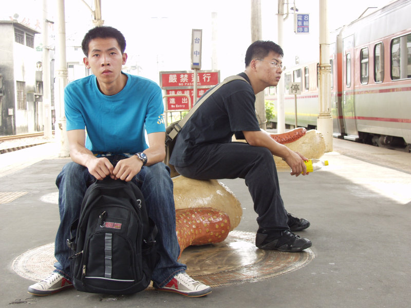 台灣鐵路旅遊攝影台中火車站月台景物篇公共藝術-鄧文貞-大腸包小腸攝影照片83