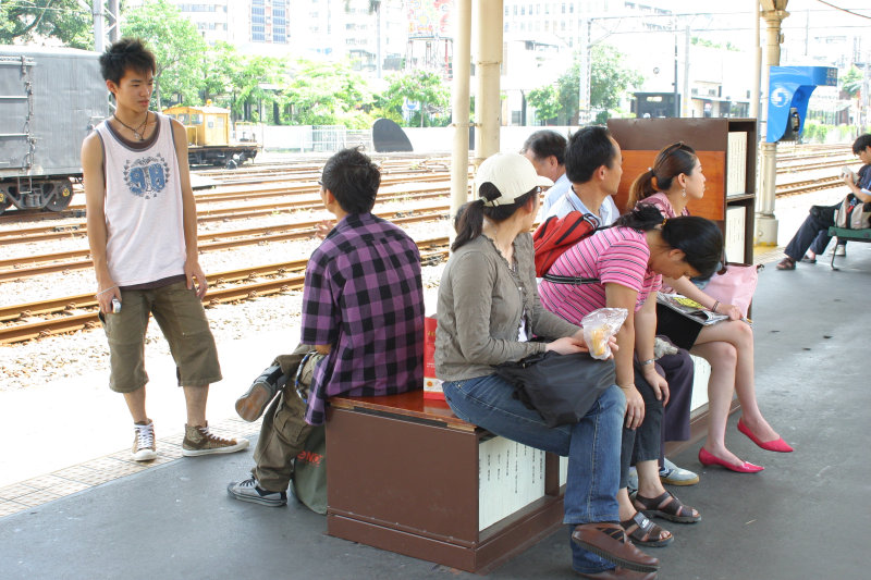 台灣鐵路旅遊攝影台中火車站月台景物篇公共藝術-陳明德-座書櫃攝影照片33