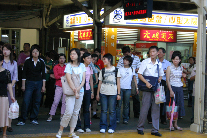 台灣鐵路旅遊攝影台中火車站月台景物篇販賣部攝影照片3